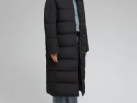 Утепленное пальто с капюшоном