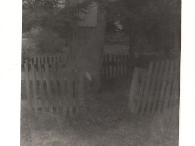 Памятное место, где в 1942 году в здании школы был создан лагерь для советских военнопленных,  в котором погибло более 2 тыс. человек