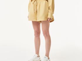 Женские лёгкие шорты Lacoste