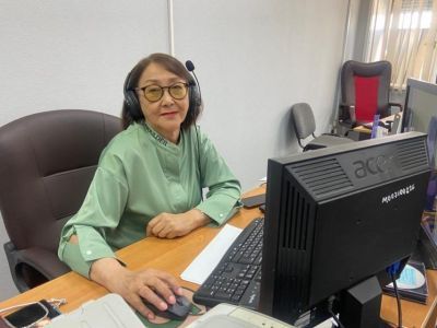 Коллектив Центра аудиовизуального наследия народов Якутии поздравил с юбилеем главного киноэксперта