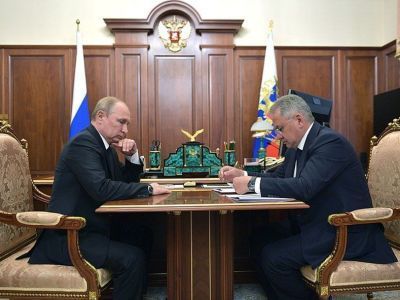 Путин поручил оказать помощь семьям  подводников, погибших в Баренцевом море