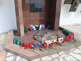 В Дни армейской культуры на площади Победы Якутска возложили цветы якутянам-героям