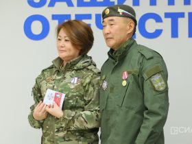 Якутянам вручили нагрудные знаки союза добровольцев Донбасса