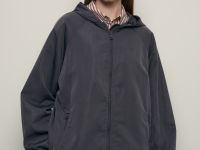 Ветровка прямого кроя с капюшоном