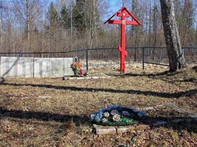 Братская могила воинов Советской Армии, павших в боях за освобождение Холмского района от немецко-фашистских захватчиков в период Великой Отечественной войны