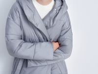 Стеганое утепленное пальто с поясом