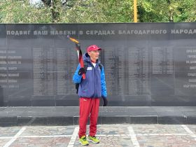 Якутяне проводят забег «Факел Победы» в городах России