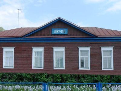 Здание начального училища, построенное и открытое в 1880 г. по инициативе Ульянова Ильи Николаевича