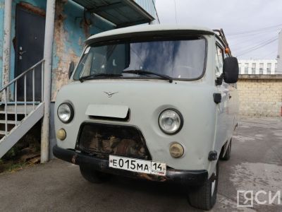 Коллектив «Сахапечати» передал автомобиль для бойцов СВО