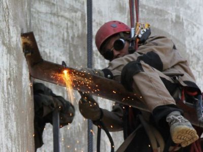 Минтруд обнаружил вредные условия труда на каждом пятом рабочем месте