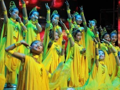 Жители китайского города Фуюань впервые станцевали осуохай