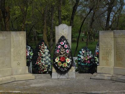 Братская могила советских воинов, погибших в период Сталинградской битвы