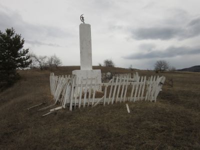 Памятник А.В.Логовскому (1892-1918 гг.) участнику Октябрьской революции в Петрограде, активному борцу за Советскую власть в Бурятии, расстрелянному белогвардейцами