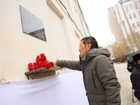 В Якутске открыли мемориальную доску первому директору ГТРК «Саха»