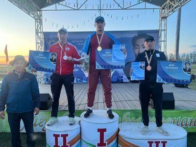 Нюрбинец Николай Обоев стал победителем турнира по многоборью Ысыаха Николая Тарского