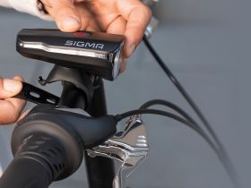 Sigma Фонарь Sigma Aura 60, цвет Черный