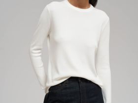 Легкий базовый джемпер прямого кроя