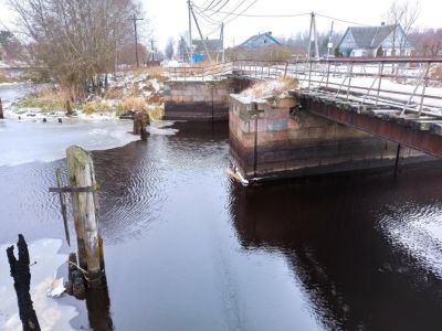 Северный гранитный водоспуск в д. Назия
