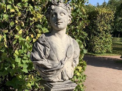 Бюст "Апрель"