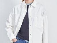 Джинсовая куртка с карманами