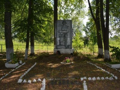 Братская могила воинов Советской Армии, погибших в 1941-1943 гг. в боях за деревню Белый Бор