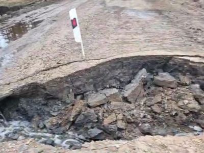 На трассе «Бетюн» в Амгинском районе закрыли движение из-за размыва