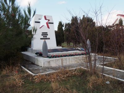 Братская могила воинов 35-й береговой батареи