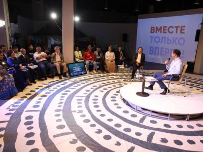 Глава Якутии встретился с деятелями культуры республики