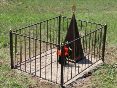 Обелиск на месте расстрела пионера В. Кавешникова в 1943 году