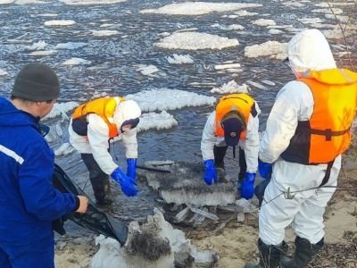 Разлив нефтепродуктов на Лене ликвидировали в Якутске