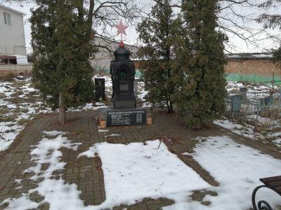 Братская могила советских воинов, погибших в годы гражданской войны. Обелиск