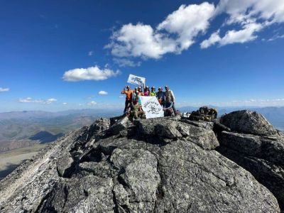 Туристы из Якутии сняли фильм о восхождении на гору Мавры Черской в Момском районе