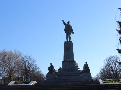 Памятник  В.И.Ленину