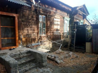 Дом жилой с сараем