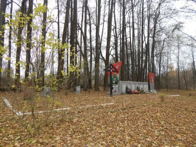 Могила комсомольца Федора Журова, убитого врагами советской власти в 1922 году