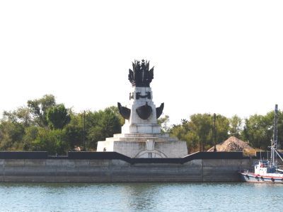 Монумент «Пять морей»