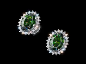 Пусеты из белого золота с хромдиопсидами э4754пс04220417