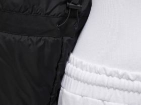 Утепленное пальто с капюшоном