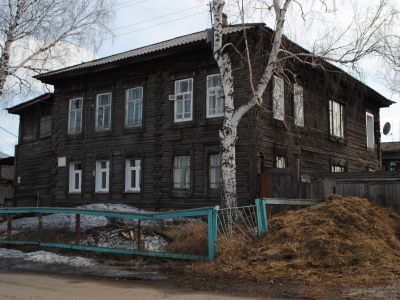 Дом, в котором с 1909 г. жил, находясь в ссылке, активный участник Самарской, Тульской, Петербургской, Московской, Красноярской партийных организаций Шлихтер Александр Григорьевич, впоследствии крупный ученый экономист, народный комиссар УССР, вице-презид