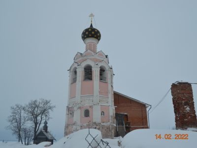 Успенская церковь "под колоколы" с трапезной палатой