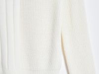 Джемпер с округлым вырезом прямого силуэта