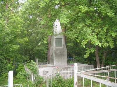 Братская могила воинов Великой Отечественной войны, умерших от ран в госпитале стг Повалиха