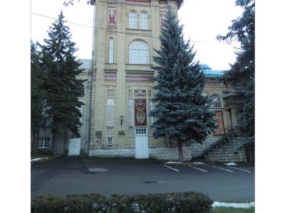 Здание театра, в котором в 1918 году под руководством Кирова Сергея Мироновича проходил Терский народный съезд, провозгласивший советскую власть в Терской области