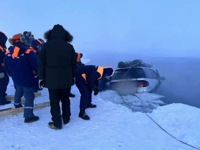 В Якутии возбуждено уголовное дело по факту гибели людей при провале автомобиля под лед