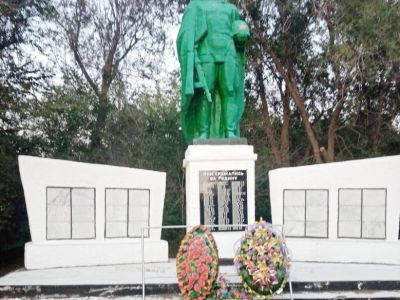 Памятник воинам - землякам, погибшим в годы Великой Отечественной войны ( 1941-1945 гг. )