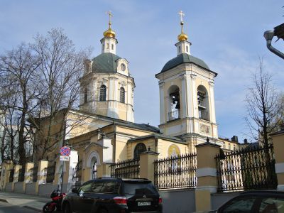 Трапезная и колокольня