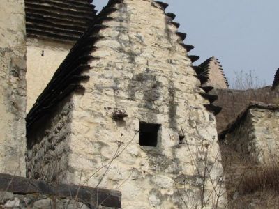 Склеп наземный с двухскатной ступенчатой кровлей 7