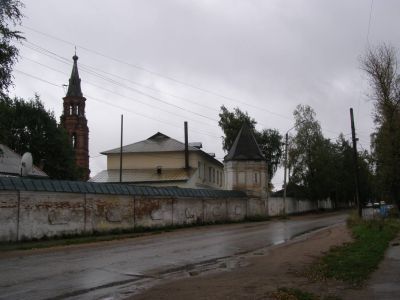 Стены с воротами и 4 башнями