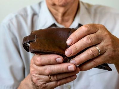 Как пенсионерам получить ежемесячную денежную компенсацию