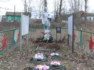 Братская могила с захоронением воинов, павших в период Великой Отечественной войны 1941-1945 гг.